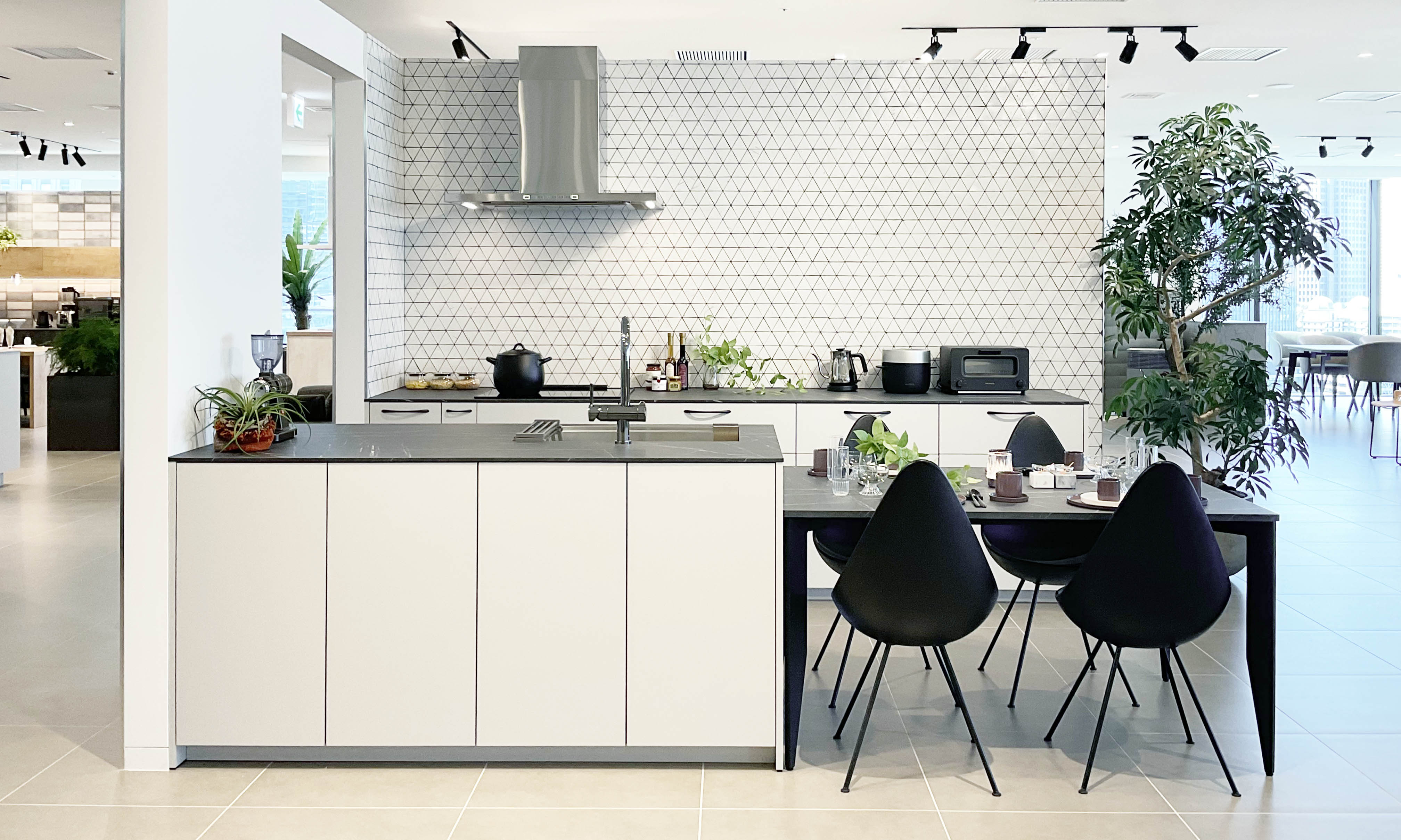 大阪ショールーム | GRAFTEKT -グラフテクト- | 家具のようなキッチン